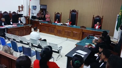 Kuasa Hukum Bantah Penelantaran Dalam Sidang Perdana Mokris Lay